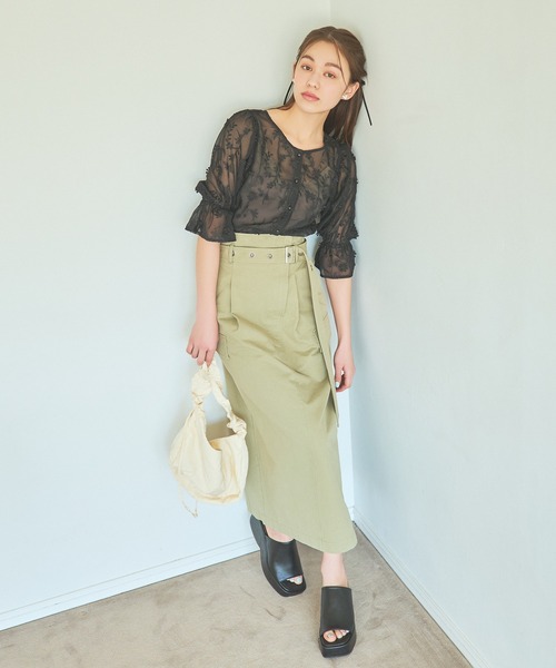 mysty woman（ミスティウーマン）の「3Dシシュウ2WAYブラウス　120992（シャツ/ブラウス・レディース・ブルー/オフホワイト/ブラック・FREE）」の10枚目の写真