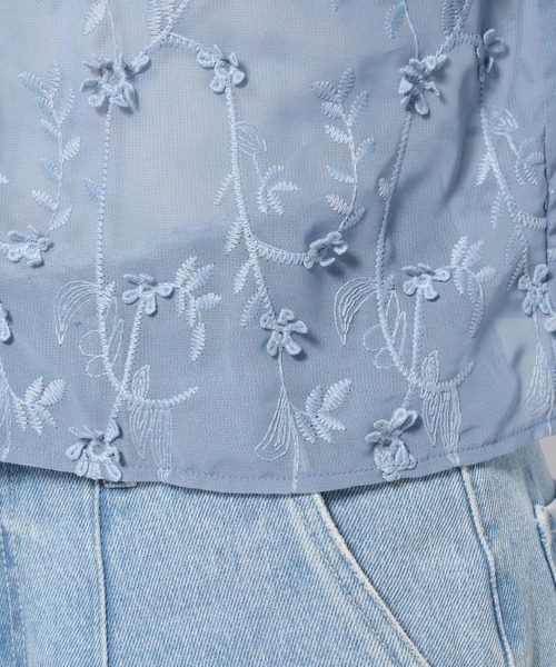 mysty woman（ミスティウーマン）の「3Dシシュウ2WAYブラウス　120992（シャツ/ブラウス・レディース・ブルー/オフホワイト/ブラック・FREE）」の20枚目の写真