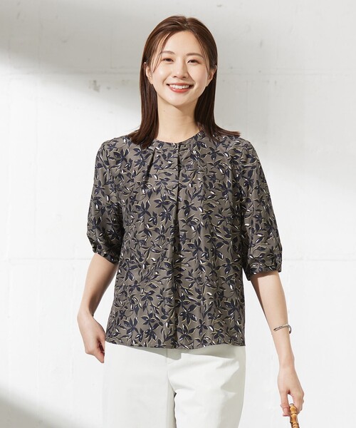 J.PRESS Ladies(J.プレス レディス)の「【洗える】ボタニカルプリント ブラウス(シャツ/ブラウス・レディース・アイボリー系5/カーキ系5/ネイビー系5・XS)」の3枚目の写真