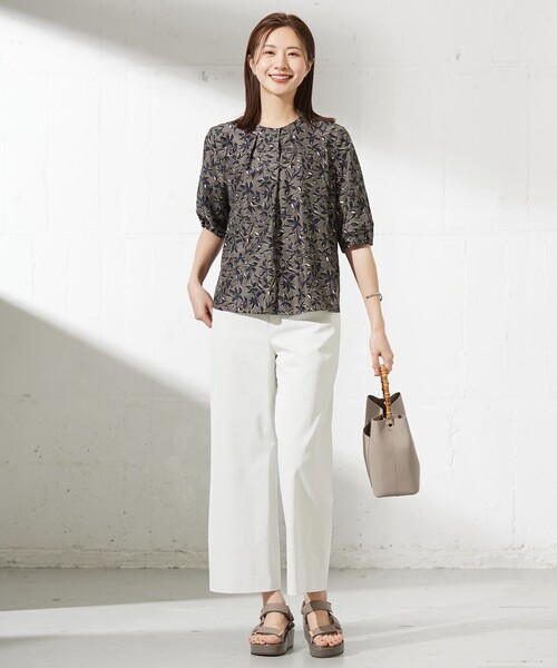 J.PRESS Ladies(J.プレス レディス)の「【洗える】ボタニカルプリント ブラウス(シャツ/ブラウス・レディース・アイボリー系5/カーキ系5/ネイビー系5・XS)」の7枚目の写真