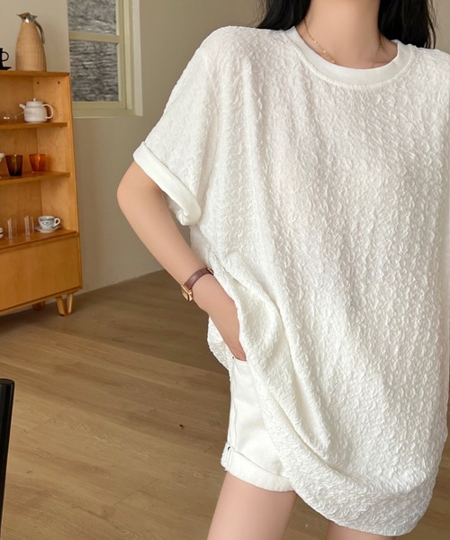 LADY LIKE(レディライク)の「凹凸ファブリックゆったりTシャツ(Tシャツ/カットソー・レディース・ホワイト/ブラック・M)」の1枚目の写真