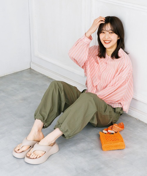 niko and...(ニコアンド)の「プレミアムローンドロストシャツ(シャツ/ブラウス・レディース・グリーン/ホワイト/ピンク/ネイビー/イエロー・SHORT/LONG)」の21枚目の写真