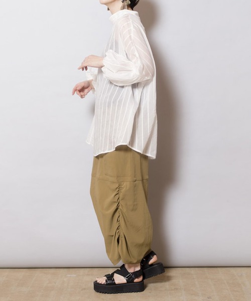 OSMOSIS(オズモーシス)の「2WAYストライプバルーンスリーブブラウス(シャツ/ブラウス・レディース・ブラック/ベージュ/ホワイト・ONE SIZE)」の21枚目の写真