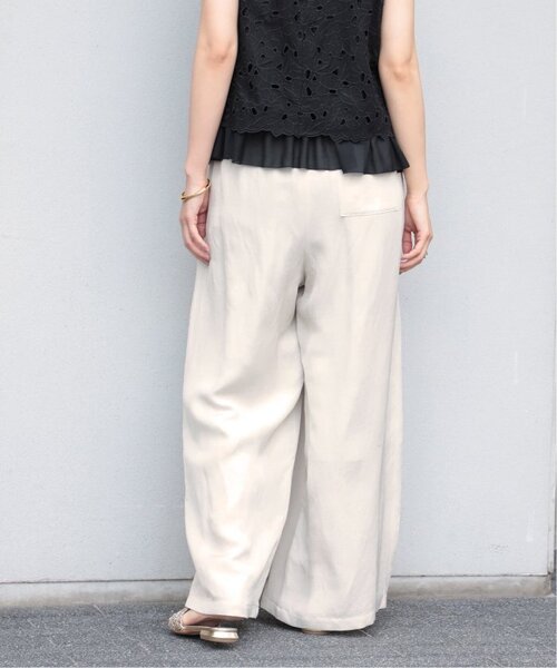 VERMEIL par iena(ヴェルメイユパーイエナ)の「《追加3》トリアセリネン リラックスパンツ(その他パンツ・レディース・ベージュ/ネイビー・36/38/40)」の6枚目の写真