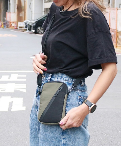 RAW.C(ロークリエイト)の「FUNCTIONAL/ファンクショナル ショルダーバック OVAL NECK HOLDER 撥水 軽量 RCB-083TI(ショルダーバッグ・メンズ・ブラック/ブラック×カーキ/スミクロ/ブラック×グレー・FREE)」の11枚目の写真