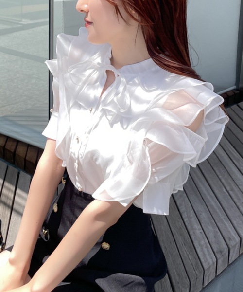 abc une face（アーベーセーアンフェイス）の「オープンショルダーフリルカラーシアーブラウス（シャツ/ブラウス・レディース・ホワイト/ホワイト系その他/ブラック/ブルー・FREE）」の2枚目の写真