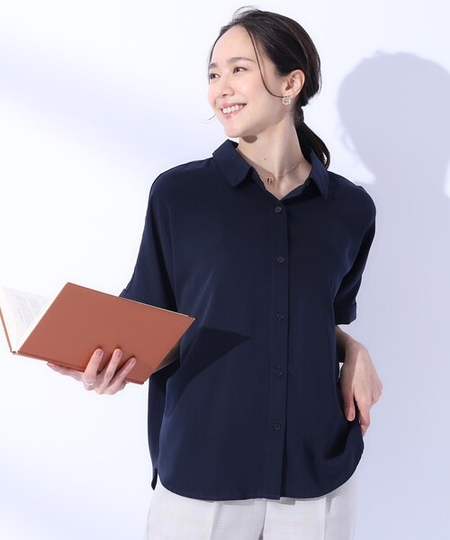 SHOO・LA・RUE（シューラルー）の「◆【洗える/プチプラ/無理せずキレイ】オンにもオフにも ドルマンスリーブ前開きシャツ（シャツ/ブラウス・レディース・ネイビー/ライトグレー/ベビーピンク・03/02/04）」の2枚目の写真