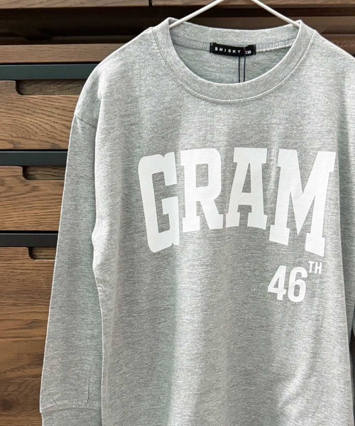 ZI-ON（ジーオン）の「オーバーサイズ プリントロゴ ロンT（Tシャツ/カットソー・キッズ・オフホワイト/杢グレー/チャコールグレー/ダークグリーン/グレー系その他/ブラック/ホワイト系その他/パープル/ネイビー・110cm/130cm/120cm/160cm/150cm/140cm）」の5枚目の写真