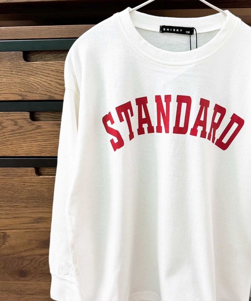 ZI-ON（ジーオン）の「オーバーサイズ プリントロゴ ロンT（Tシャツ/カットソー・キッズ・オフホワイト/杢グレー/チャコールグレー/ダークグリーン/グレー系その他/ブラック/ホワイト系その他/パープル/ネイビー・110cm/130cm/120cm/160cm/150cm/140cm）」の2枚目の写真