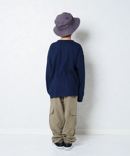 ZI-ON（ジーオン）の「オーバーサイズ プリントロゴ ロンT（Tシャツ/カットソー・キッズ・オフホワイト/杢グレー/チャコールグレー/ダークグリーン/グレー系その他/ブラック/ホワイト系その他/パープル/ネイビー・110cm/130cm/120cm/160cm/150cm/140cm）」の21枚目の写真