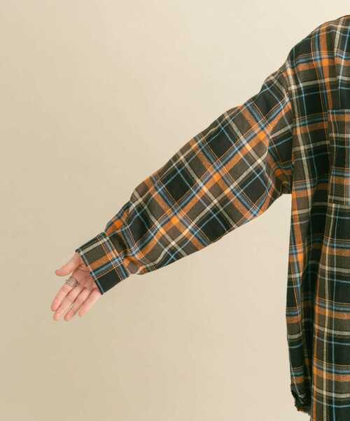 KBF（ケイビーエフ）の「カットオフルーズチェックシャツ（シャツ/ブラウス・レディース・ブラック/グレー/チャコールグレー・ONE）」の6枚目の写真