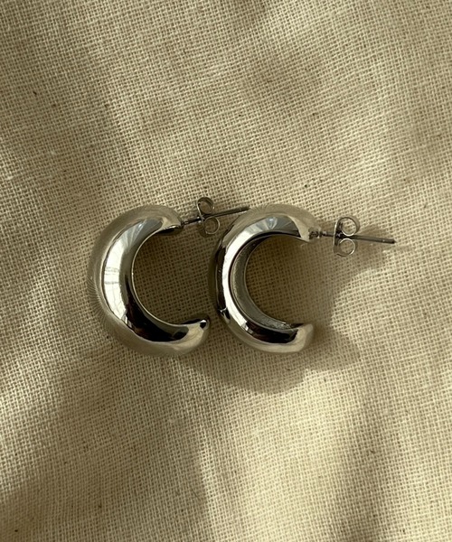 ciite'(シーテ)の「ぷっくり大ぶり メタルピアス (両耳用)(ピアス(両耳用)・レディース・ゴールド/シルバー・FREE)」の3枚目の写真