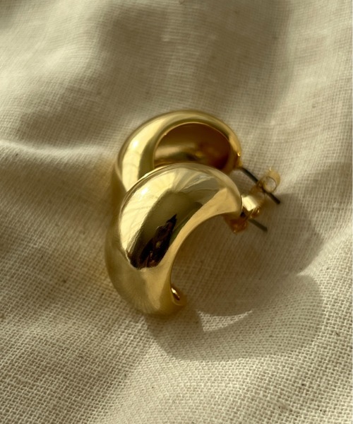 ciite'(シーテ)の「ぷっくり大ぶり メタルピアス (両耳用)(ピアス(両耳用)・レディース・ゴールド/シルバー・FREE)」の9枚目の写真