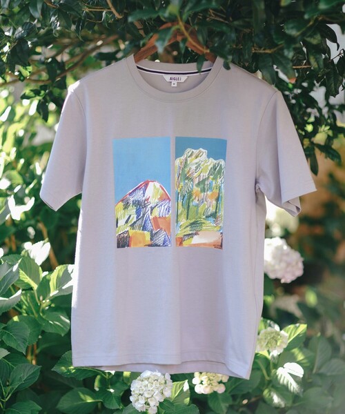 AIGLE（エーグル）の「【AIGLE for more trees】Lee Izumida×AIGLE チャリティ グラフィック 半袖Ｔシャツ #5（Tシャツ/カットソー・メンズ・ホワイト/ライトパープル・M/L/S/XL/XS）」の2枚目の写真