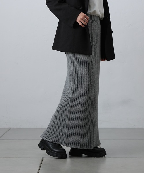 COLONY 2139（コロニートゥーワンスリーナイン）の「-3kg見え！リブニットナロースカート（スカート・レディース・ブラック/グレー・MEDIUM/SMALL）」の12枚目の写真