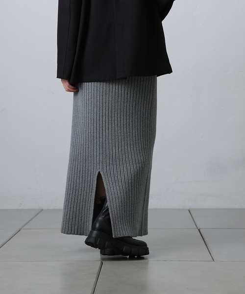 COLONY 2139（コロニートゥーワンスリーナイン）の「-3kg見え！リブニットナロースカート（スカート・レディース・ブラック/グレー・MEDIUM/SMALL）」の13枚目の写真