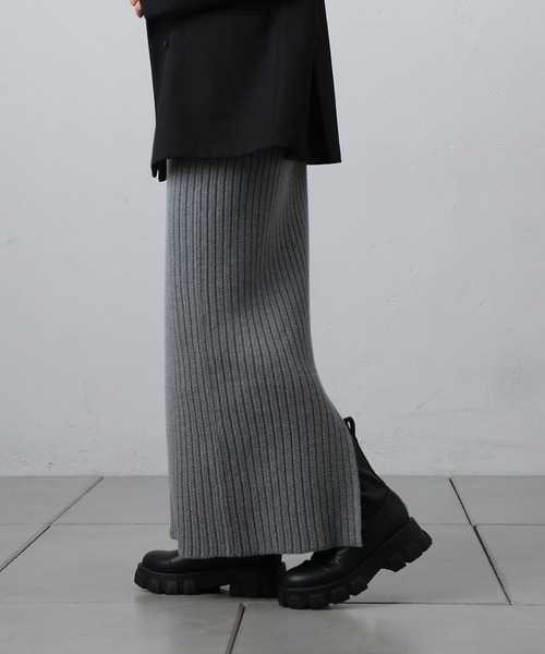 COLONY 2139（コロニートゥーワンスリーナイン）の「-3kg見え！リブニットナロースカート（スカート・レディース・ブラック/グレー・MEDIUM/SMALL）」の14枚目の写真