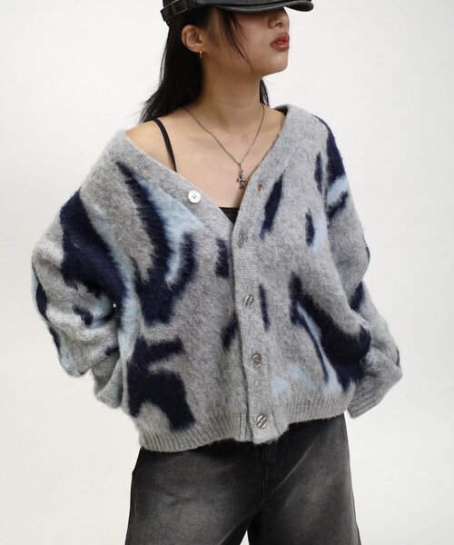 WHO'S WHO gallery（フーズフーギャラリー）の「※２サイズ【UNISEX/ユニセックス】モヘアライクカモ柄カーディガン（カーディガン/ボレロ・レディース・ブラウン/ブラック/グレー・MEDIUM/LARGE）」の3枚目の写真