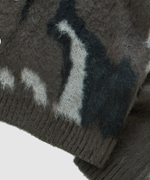 WHO'S WHO gallery（フーズフーギャラリー）の「※２サイズ【UNISEX/ユニセックス】モヘアライクカモ柄カーディガン（カーディガン/ボレロ・レディース・ブラウン/ブラック/グレー・MEDIUM/LARGE）」の8枚目の写真