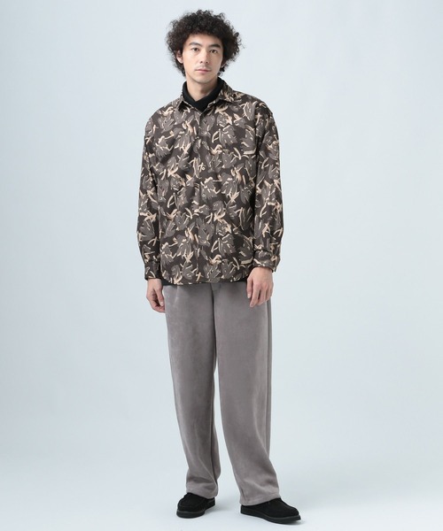 BAYFLOW(ベイフロー)の「【ストレッチ】ボタニカル柄長袖シャツ(シャツ/ブラウス・メンズ・ベージュ/ブラック・MEDIUM/LARGE)」の3枚目の写真