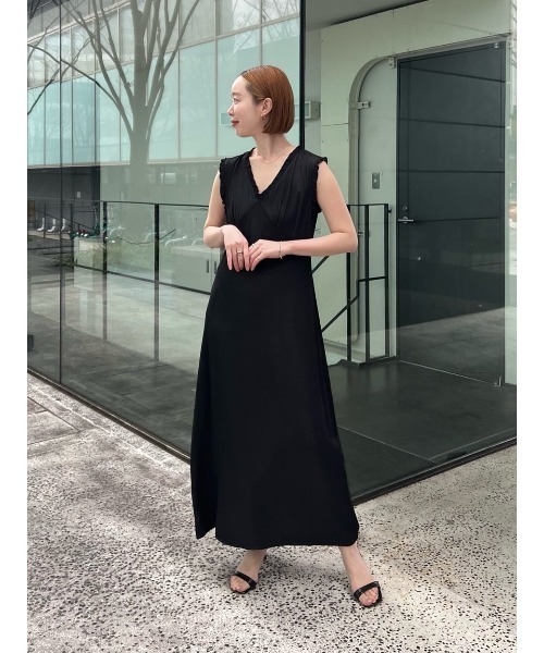 UR'S(ユアーズ)の「フリルデザインVネックロングワンピース(ワンピース・レディース・ホワイト/スミクロ・L/M/S)」の14枚目の写真