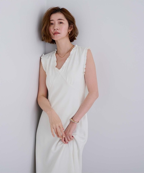 UR'S(ユアーズ)の「フリルデザインVネックロングワンピース(ワンピース・レディース・ホワイト/スミクロ・L/M/S)」の8枚目の写真