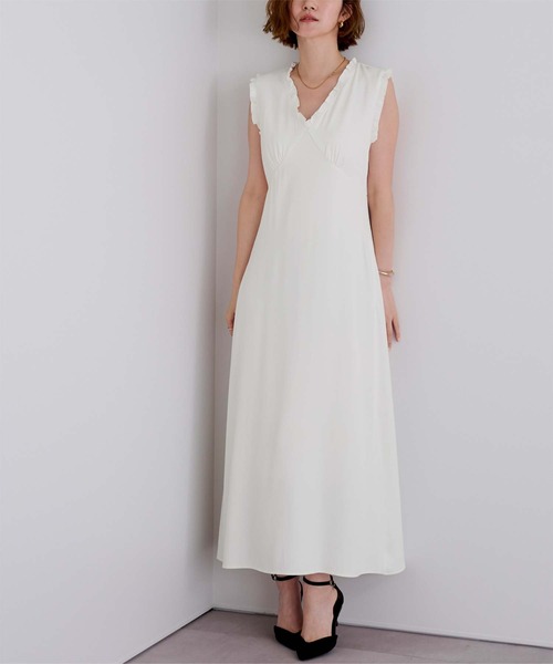 UR'S(ユアーズ)の「フリルデザインVネックロングワンピース(ワンピース・レディース・ホワイト/スミクロ・L/M/S)」の9枚目の写真