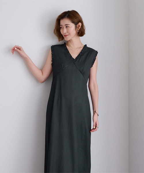 UR'S(ユアーズ)の「フリルデザインVネックロングワンピース(ワンピース・レディース・ホワイト/スミクロ・L/M/S)」の11枚目の写真