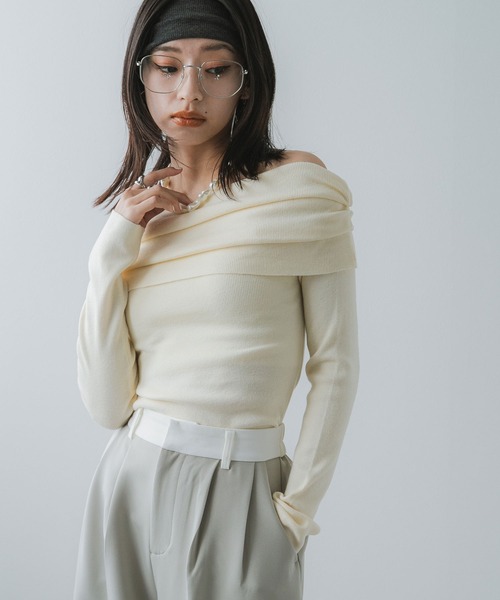 bohmal(ボマール)の「くしゅくしゅオフショルプルオーバーニット(ニット/セーター・レディース・ブラック/アイボリー/チャコールグレー・FREE)」の2枚目の写真