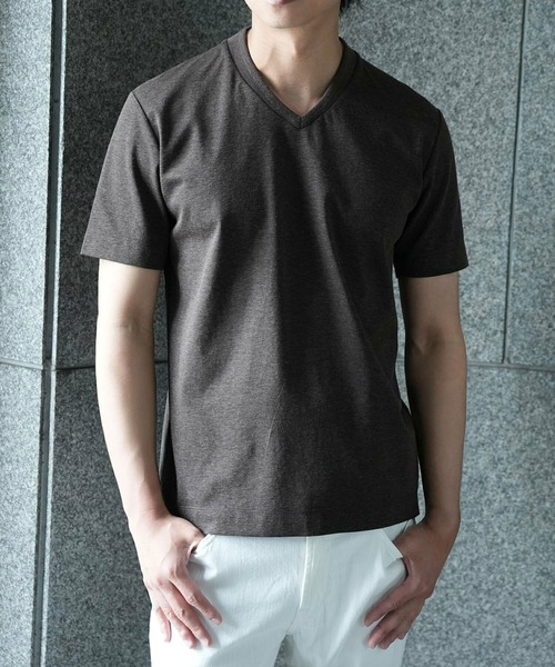 MEN'S BIGI(メンズビギ)の「【ACTIVE TAILOR/アクティブテイラー】シルケット加工VネックTシャツ<接触冷感><UVカット>(Tシャツ/カットソー・メンズ・ネイビー/ブラウン/ホワイト/グレー/ブラック・01/04/03/02)」の4枚目の写真