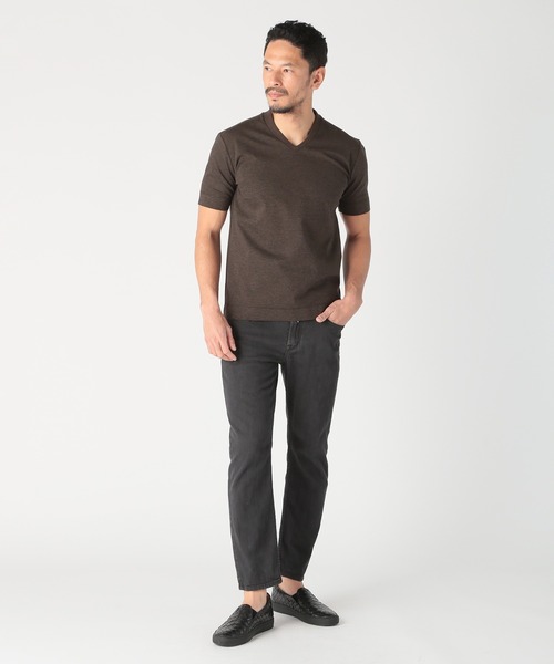 MEN'S BIGI(メンズビギ)の「【ACTIVE TAILOR/アクティブテイラー】シルケット加工VネックTシャツ<接触冷感><UVカット>(Tシャツ/カットソー・メンズ・ネイビー/ブラウン/ホワイト/グレー/ブラック・01/04/03/02)」の16枚目の写真