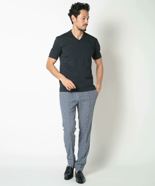 MEN'S BIGI(メンズビギ)の「【ACTIVE TAILOR/アクティブテイラー】シルケット加工VネックTシャツ<接触冷感><UVカット>(Tシャツ/カットソー・メンズ・ネイビー/ブラウン/ホワイト/グレー/ブラック・01/04/03/02)」の21枚目の写真