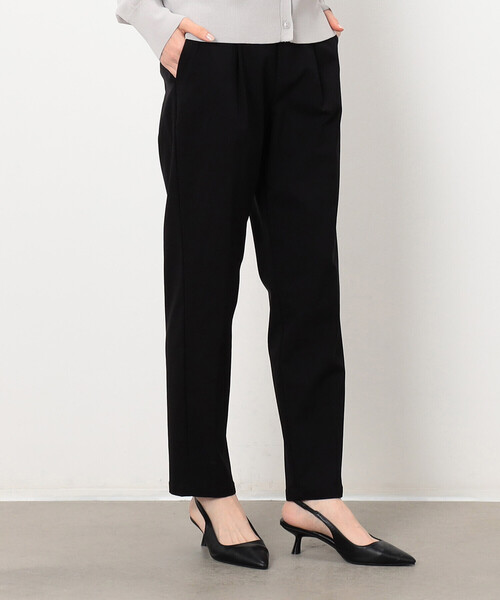 COMME CA MODELS（コムサモデルズ）の「【美しいベーシックパンツ】ストレッチテーパードパンツ（その他パンツ・レディース・ライトグレー/ベージュ/ミント/ブラック/ブラウン/カーキ/グレイッシュベージュ・X-LARGE/LARGE/MEDIUM/SMALL/X-SMALL）」の2枚目の写真