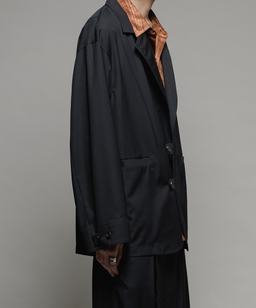 CASPER JOHN（キャスパージョン）の「Smooth shark tab button tailored jacket/スムースシャークタブボタンテーラードジャケット（テーラードジャケット・メンズ・グレー/ブラック/ブラウン・X-SMALL/SMALL/MEDIUM/LARGE）」の6枚目の写真