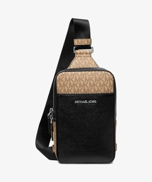 MICHAEL KORS（マイケルコース）の「COOPER レザー ロゴ スリングパック ミディアム（バックパック/リュック・メンズ）」