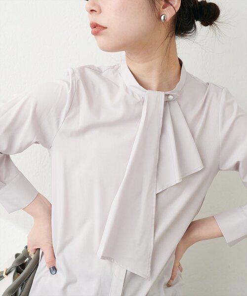 natural couture(ナチュラルクチュール)の「【WEB限定】ドレープスカーフ2WAYブラウス(シャツ/ブラウス・レディース・ブラウン/ベージュ/ブルー系その他/ミント/ピンクベージュ/グレイッシュベージュ/オフホワイト・FREE)」の4枚目の写真