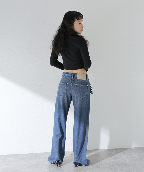 JOINT WORKS（ジョイントワークス）の「Calvin Klein Jeans / カルバン クライン ジーンズ A- LS MONOGRAM BABY TEE（Tシャツ/カットソー・レディース・ブラック/ホワイト・X-SMALL）」の19枚目の写真