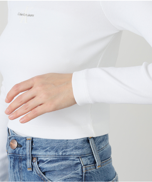 JOINT WORKS（ジョイントワークス）の「Calvin Klein Jeans / カルバン クライン ジーンズ A- LS MONOGRAM BABY TEE（Tシャツ/カットソー・レディース・ブラック/ホワイト・X-SMALL）」の8枚目の写真