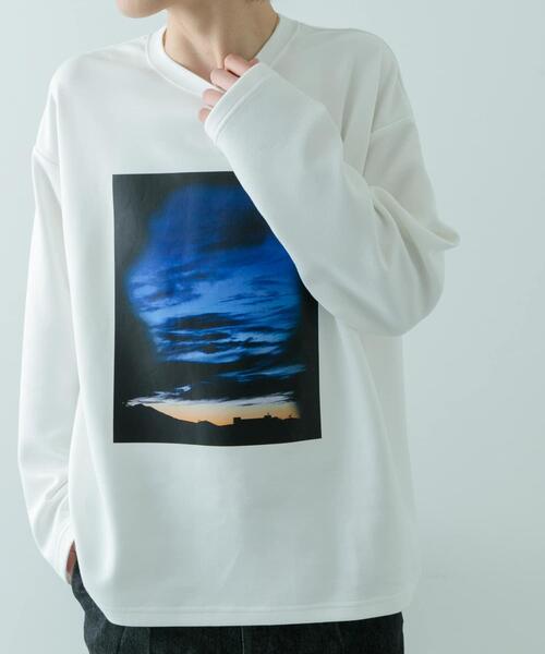 ITEMS URBANRESEARCH（アイテムズ アーバンリサーチ）の「Art Graphic ポンチカットソー Dawn（Tシャツ/カットソー・メンズ・ブラック/ホワイト・MEDIUM/LARGE）」の2枚目の写真