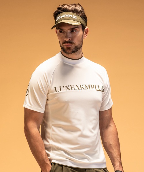 LUXEAKMPLUS(リュクスエイケイエムプラス)の「LUXEAKMPLUS(リュクスエイケイエムプラス)ゴルフ バックロゴ 半袖モックネックTシャツ(吸水 / UVカット / 冷感)(Tシャツ/カットソー・メンズ・ブラック/カーキ/ホワイト・S/M/L/XL/XXL)」の1枚目の写真