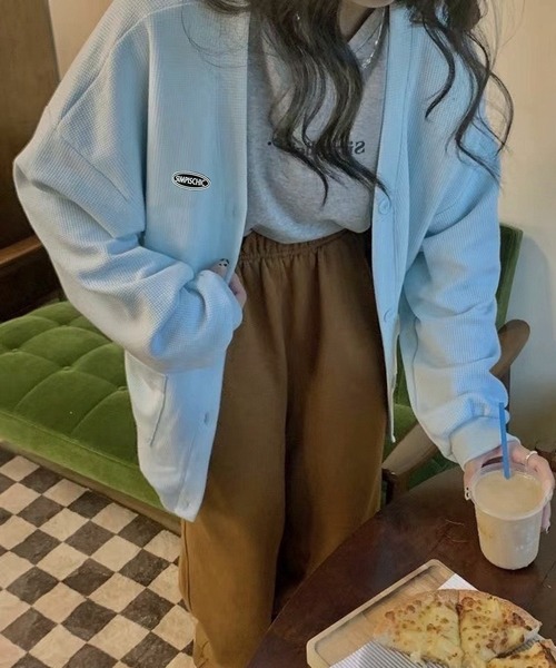 VIBGYOR（ヴィブジョー）の「[NARULA/ナルラ]カジュアル ロゴ ポケット サマー カーディガン(CZ)（カーディガン/ボレロ・レディース・ブルー/アイボリー/ブラック・FREE）」の13枚目の写真