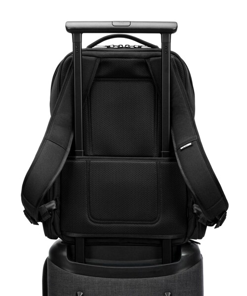incase(インケース)の「【Incase/インケース】A.R.C Daypack(バックパック/リュック・メンズ・ブラック・FREE)」の15枚目の写真