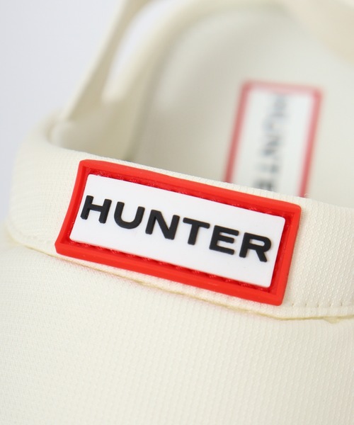 HUNTER(ハンター)の「HUNTER レディース イン/アウト ヒール ストラップ スリッパ(サンダル・レディース・ブラック/オフホワイト・24cm/25cm/23cm)」の6枚目の写真