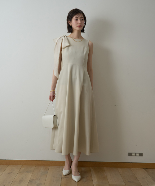 EMMA ROUGE VIF(エマルージュヴィフ)の「【一部店舗限定】肩リボンロングワンピース(ワンピース・レディース・ブラック/ベージュ・38/36)」の3枚目の写真