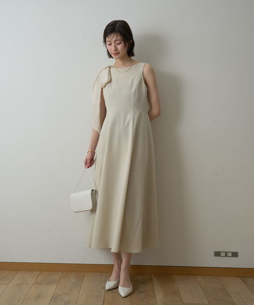 EMMA ROUGE VIF(エマルージュヴィフ)の「【一部店舗限定】肩リボンロングワンピース(ワンピース・レディース・ブラック/ベージュ・38/36)」の4枚目の写真