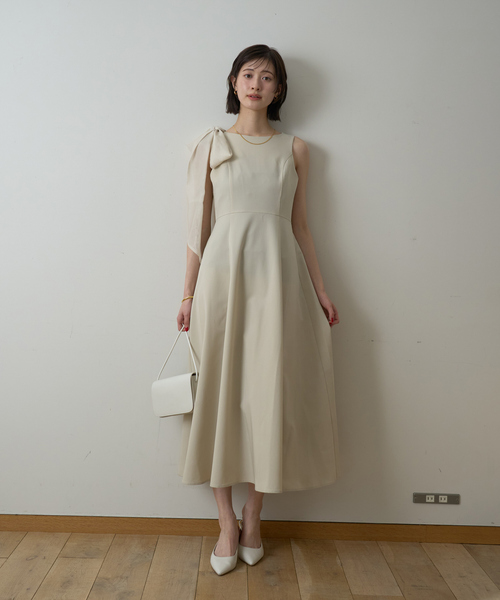 EMMA ROUGE VIF(エマルージュヴィフ)の「【一部店舗限定】肩リボンロングワンピース(ワンピース・レディース・ブラック/ベージュ・38/36)」の5枚目の写真