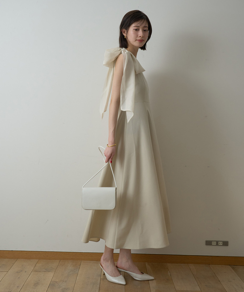 EMMA ROUGE VIF(エマルージュヴィフ)の「【一部店舗限定】肩リボンロングワンピース(ワンピース・レディース・ブラック/ベージュ・38/36)」の6枚目の写真