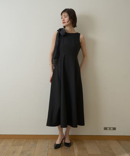 EMMA ROUGE VIF(エマルージュヴィフ)の「【一部店舗限定】肩リボンロングワンピース(ワンピース・レディース・ブラック/ベージュ・38/36)」の9枚目の写真