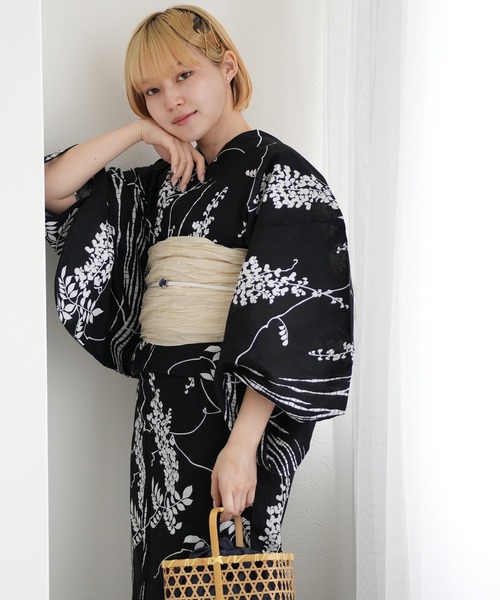 utatane(ウタタネ)の「選べる浴衣3点セット utataneオリジナル 国内染色(浴衣・レディース・ブラウン系1/ホワイト系1/ホワイト系2/ブラック系2/ホワイト系3/グリーン系1/ホワイト系5/ブラック系1/アイボリー系1/ネイビー系1/ホワイト系4/ブラック系3/ブラック系4/ホワイト系6/グレー系1/グリーン系2/パープル系1/ホワイト系7/ブラック系5・FREE)」の10枚目の写真