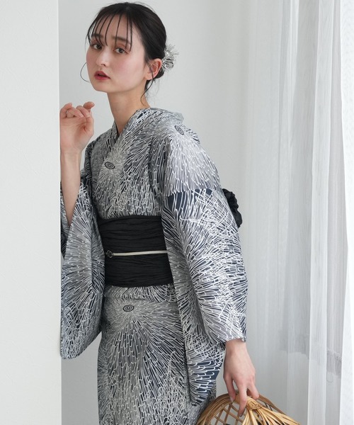 utatane(ウタタネ)の「選べる浴衣3点セット utataneオリジナル 国内染色(浴衣・レディース・ブラウン系1/ホワイト系1/ホワイト系2/ブラック系2/ホワイト系3/グリーン系1/ホワイト系5/ブラック系1/アイボリー系1/ネイビー系1/ホワイト系4/ブラック系3/ブラック系4/ホワイト系6/グレー系1/グリーン系2/パープル系1/ホワイト系7/ブラック系5・FREE)」の16枚目の写真